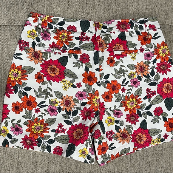 Women’s Floral Short - Picture 2 of 3